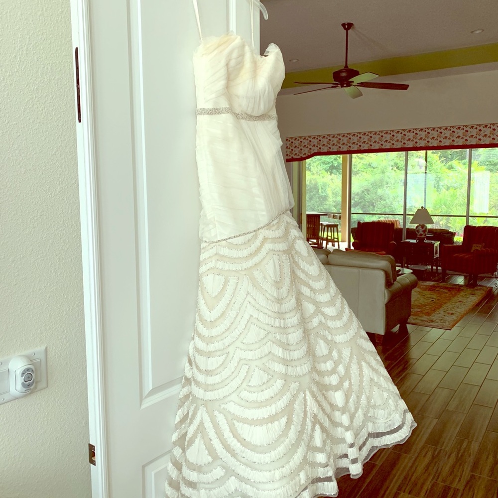 Rivini wedding gown mint condition size 6-8